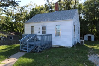 Building Photo - 1013 Doemland St