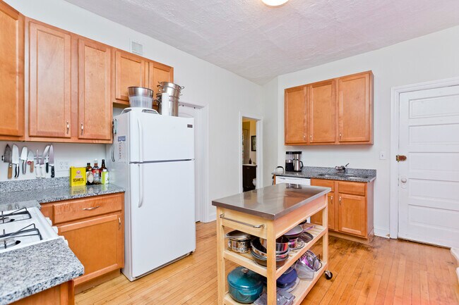 Foto del edificio - 3844 N Bernard St