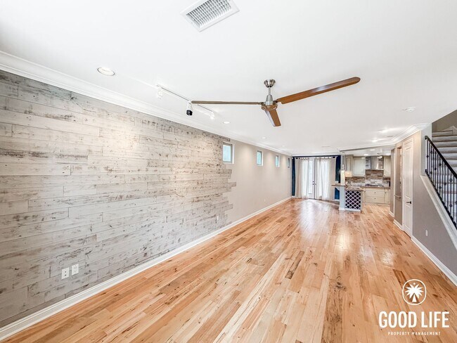 Building Photo - Spacious 3B/3BA Home with Loft-Style Office and Rooftop Deck in Pacific Beach