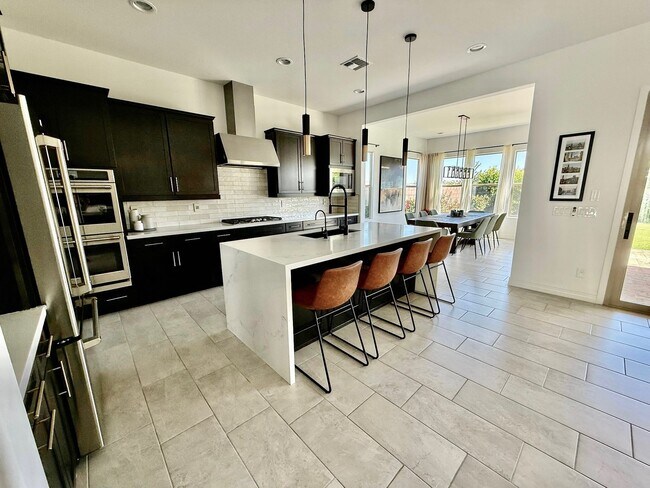 Foto del edificio - 10649 Thatcher Ave