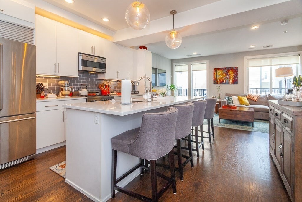 Foto principal - 111 B St