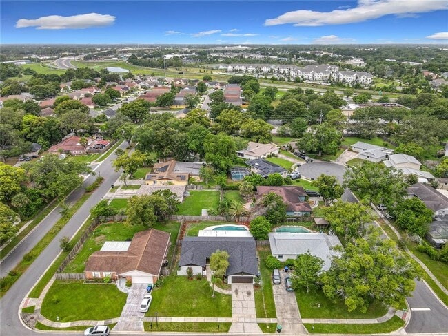 Foto del edificio - 8676 Hillside Dr