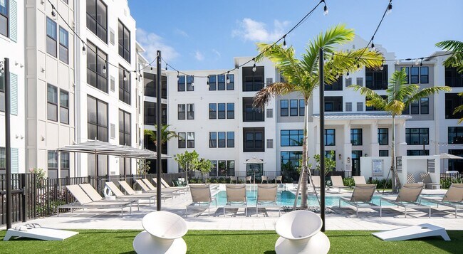 Building Photo - 6850 Foxtail Palm Wy