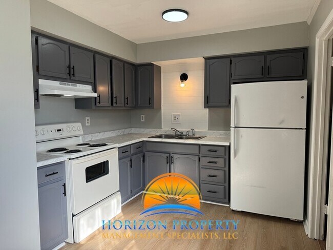 Foto del edificio - 900 Stevens Ct NE