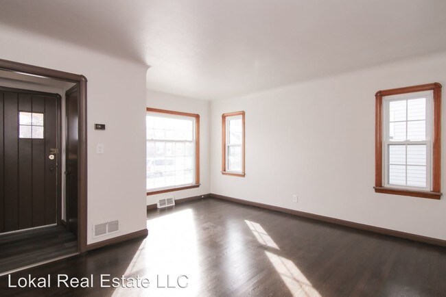 Foto del edificio - 6214 Laverne Ave