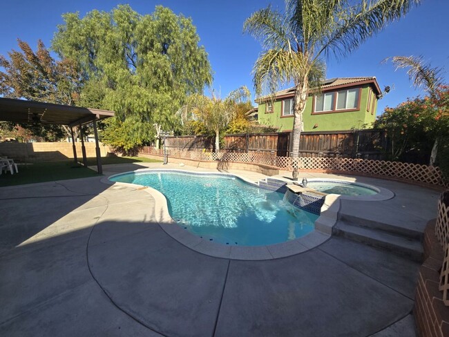 Building Photo - 4 Bedroom 3 Bathroom Home in Hemet