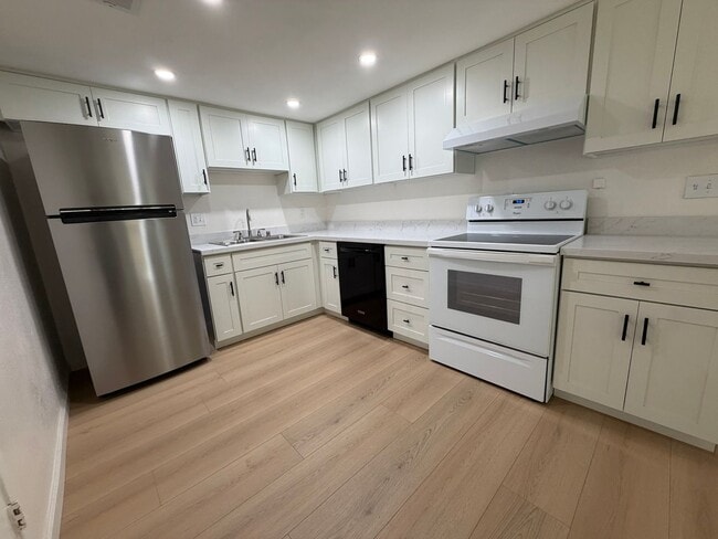 Newly Renovated 2-Bedroom Home with Large Yard – Pet Friendly in North Highlands! Move in Today!!! - Newly Renovated 2-Bedroom Home with Large Yard – Pet Friendly in North Highlands! Move in Today!!!
