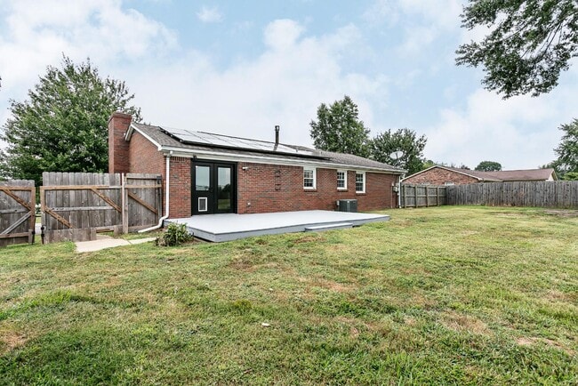 Building Photo - 705 Bon Aire Dr