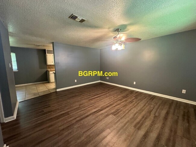 Building Photo - 3 BD, 1 BA, home in Cabot