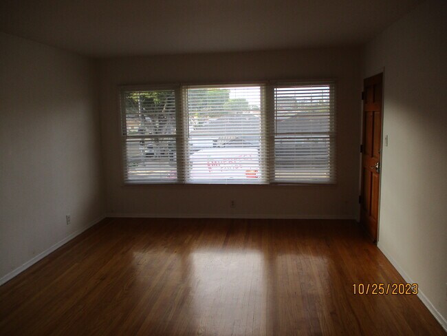 Foto del edificio - 4400 Overland Ave