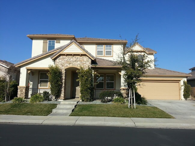 Foto principal - Beautiful home in Reflections gated community