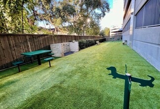 Building Photo - 1901 Post Oak Blvd