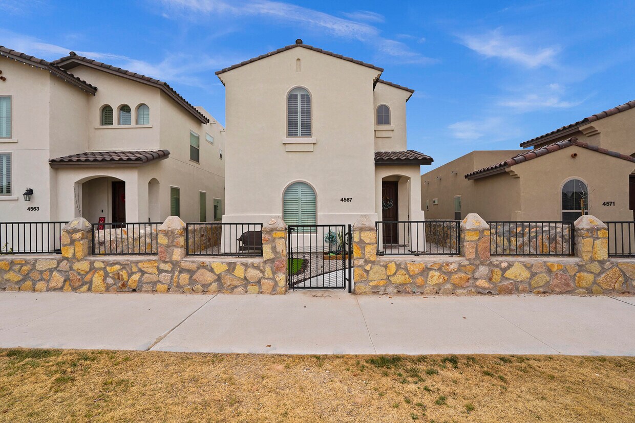 Primary Photo - 4567 Marisabel Azcarate St