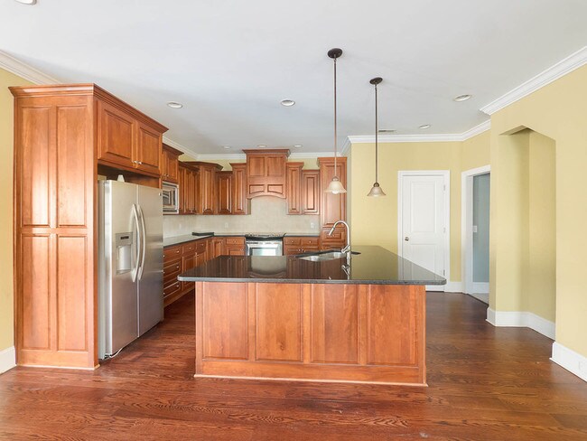 Building Photo - 2323 Rivendell Ln