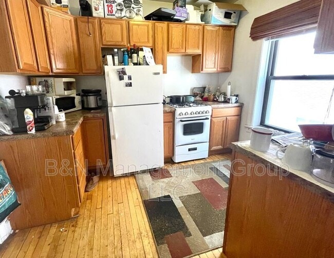 Photo - 914 W Oakdale Ave Apartment