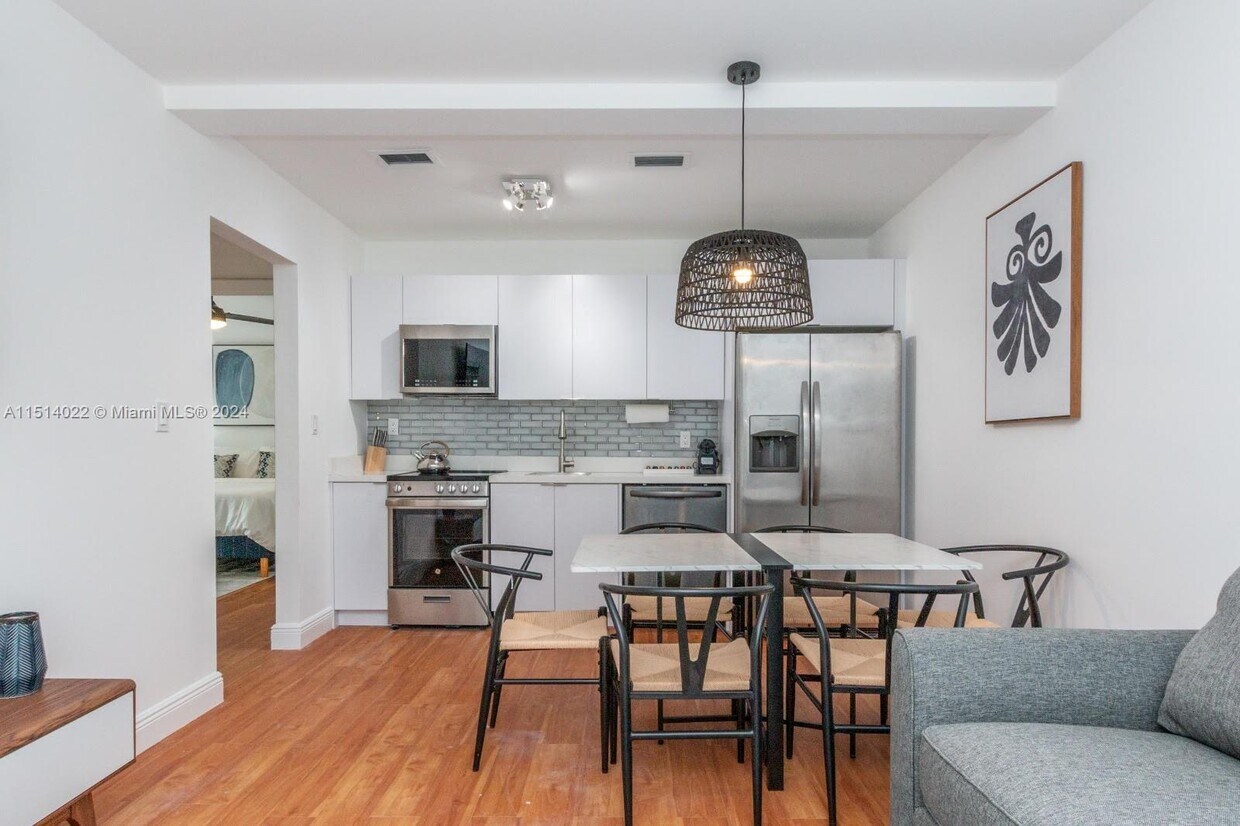 Foto principal - 6509 NE 5th Ave
