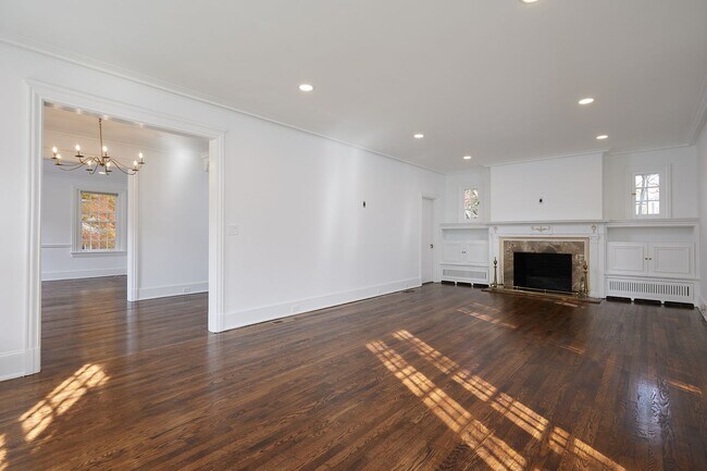 Building Photo - Elegance in Kalorama