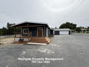 Building Photo - 965 Eastman Ln
