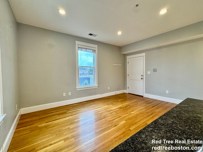 Building Photo - 405 S Huntington Ave