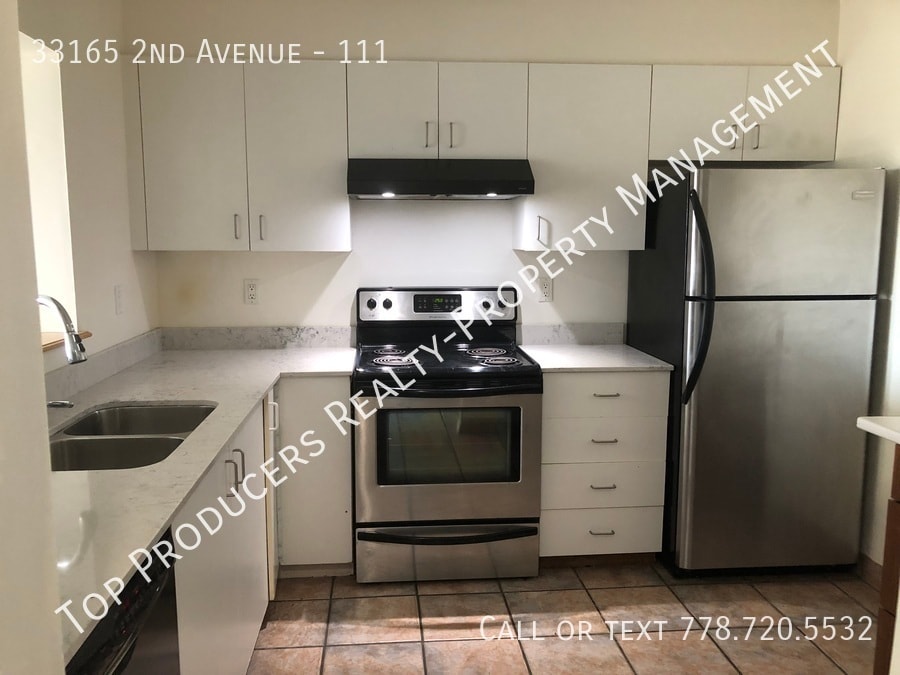 Primary Photo - GREAT PRICE 3 BEDROOM APARTMENT