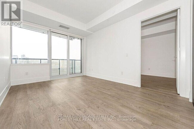Photo du bâtiment - 470-3470 Front St W