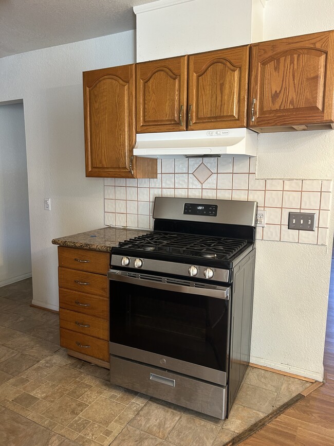 Building Photo - 44330 Glenraven Rd