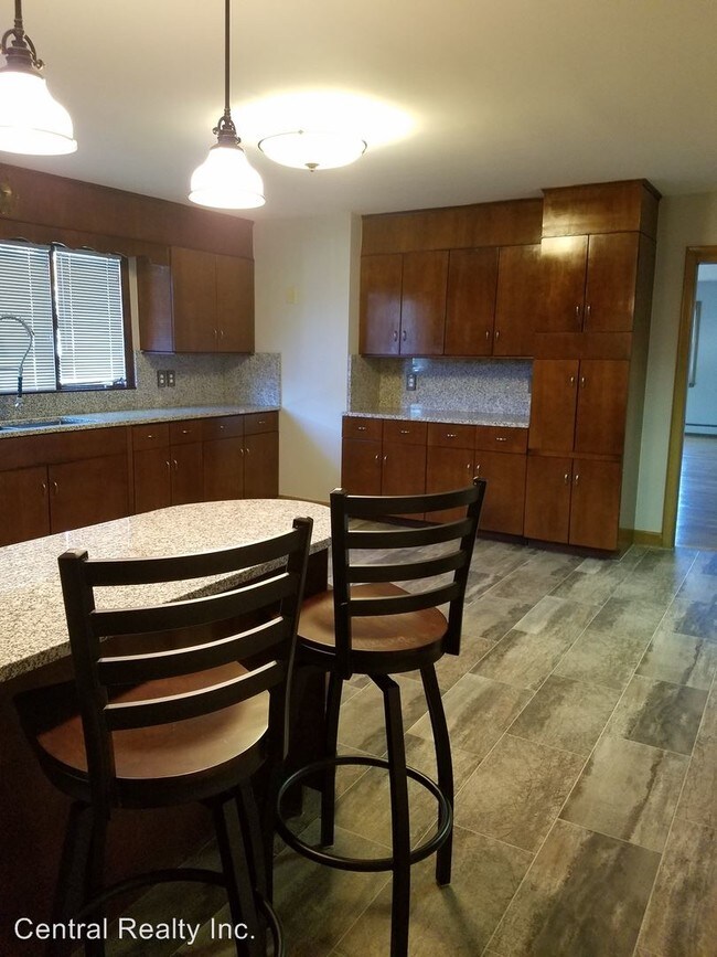 Foto del edificio - 3 br, 1 bath House - 105 Ledge Street