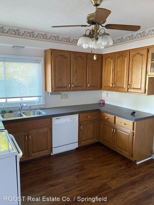 Building Photo - 2 br, 1 bath House - 1674 N Fountain Avenue