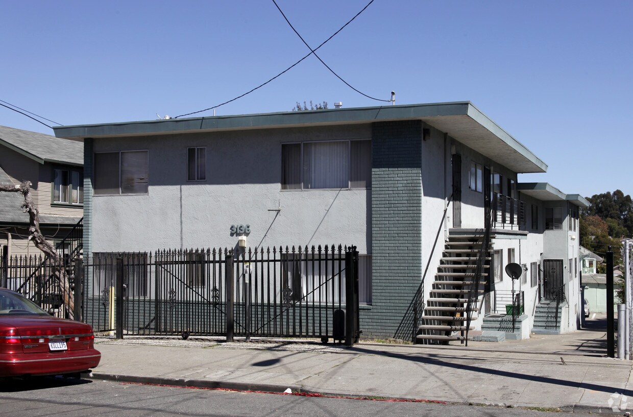 Building Photo - 3136 Coolidge Ave