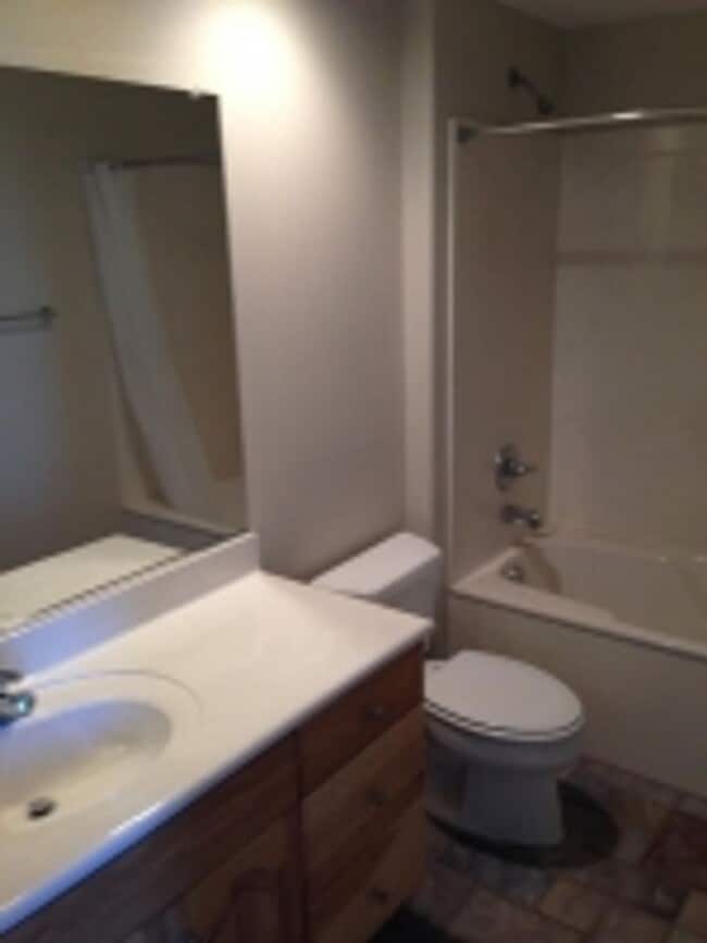 Great 2 bedroom condo on 2nd story! - Great 2 bedroom condo on 2nd story!