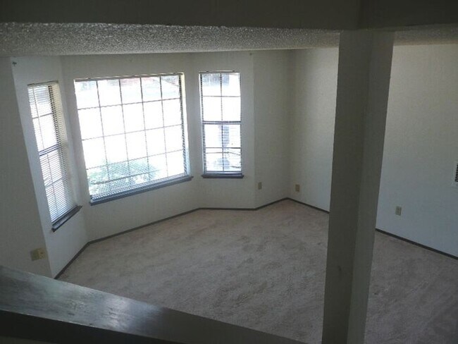 Foto del edificio - Nice 3 Bedroom 1 1/2 Bath Townhouse in Tac...