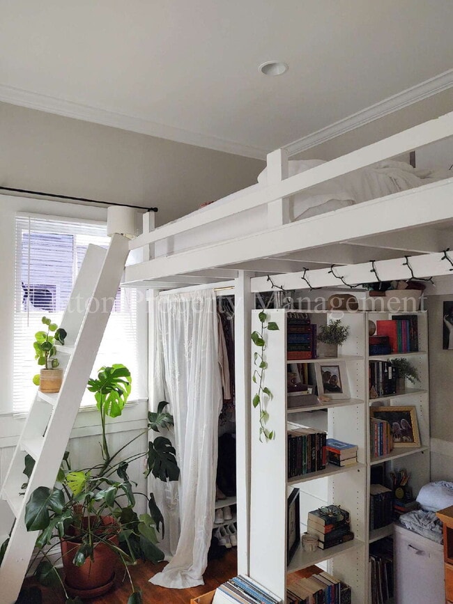 Photo - STUDIO/1BA unit in Downtown Wilmington - $900/month - Cat friendly* - Water/Sewer/Trash included! Apartment