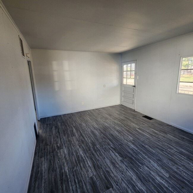 Building Photo - 501 Plum St