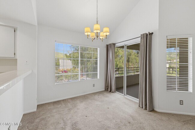 Foto del edificio - 4240 Lost Hills Rd