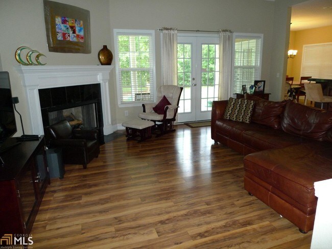 Foto del edificio - 421 Myrtle Crossing Ln