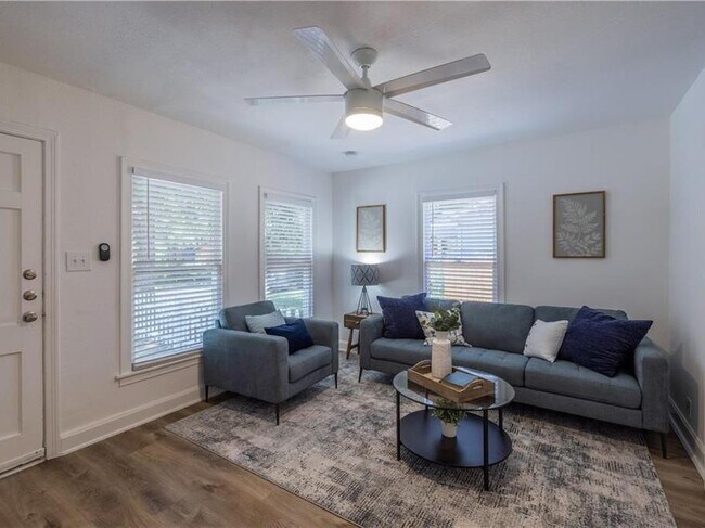 Foto del edificio - 906 Capitol Ct