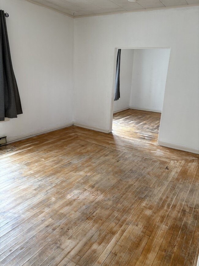 Building Photo - 26 E Sebree St