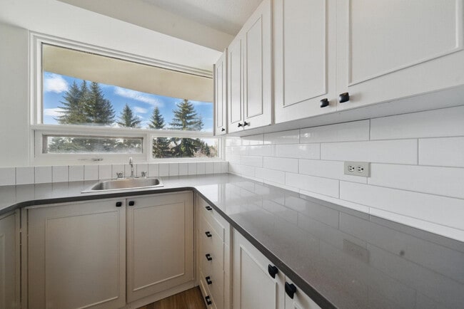 Building Photo - The Britannia