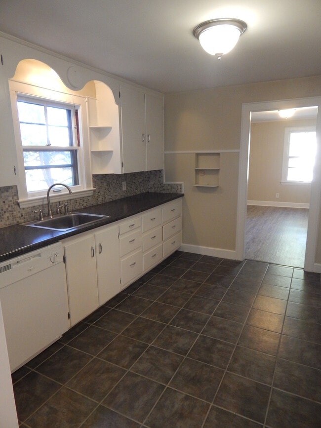 Kitchen - 35 Rochester St