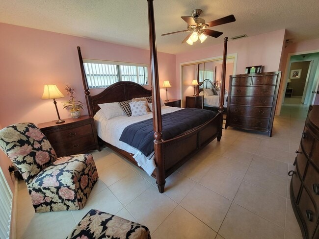 Foto del edificio - 4941 Dovewood Rd