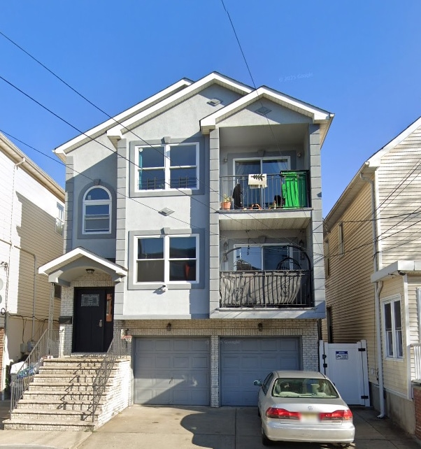 Building Photo - 515 Bond St