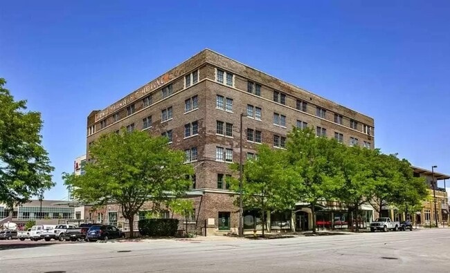 Building Photo - 1024 Dodge St