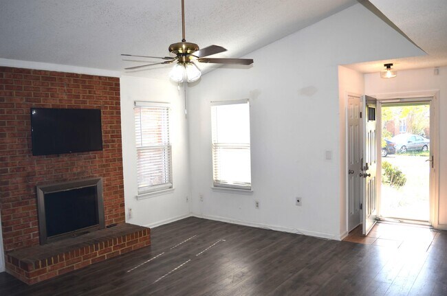 Building Photo - 1504 Glenmont Ct