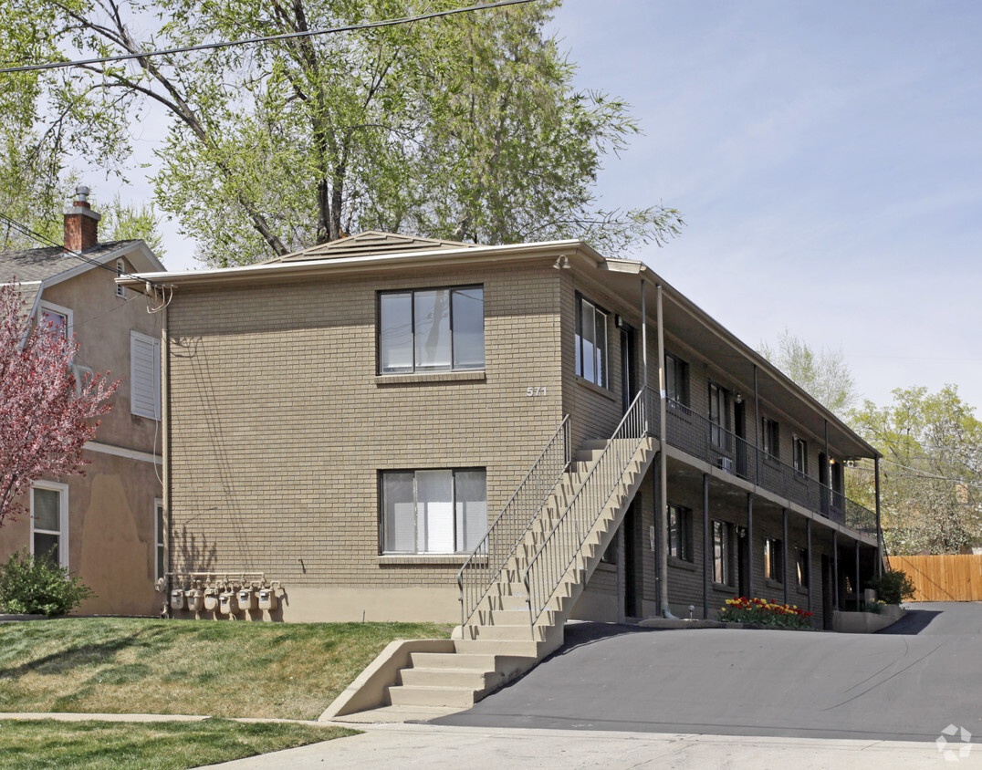 Primary Photo - First Avenue Apartments