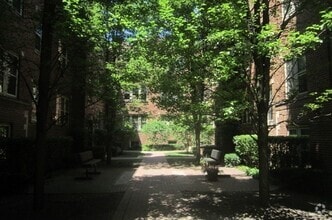 Building Photo - 221 N Oak Park Ave
