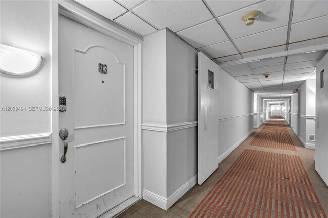 Foto del edificio - 5401 Collins Ave