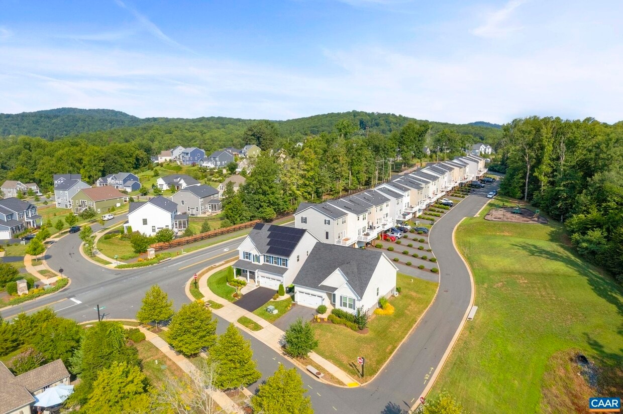 Easy access to I-64 - 3007 Sun Valley Dr