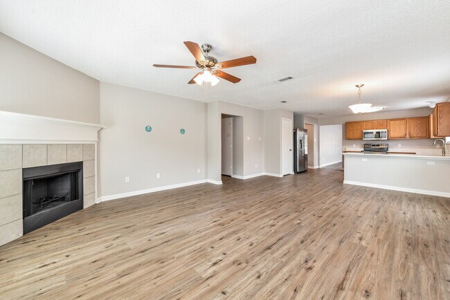 Foto del edificio - 848 Meadowlark Dr