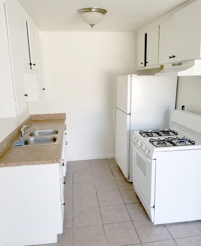 Building Photo - 8362 Amigo Ave