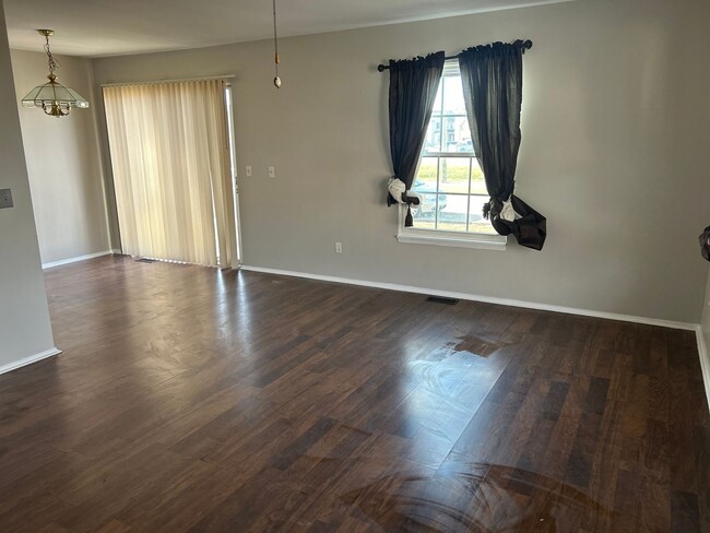 Foto del edificio - Two bedroom condo in Chesterfield